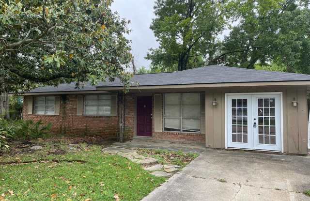 Spacious and Comfortable 3 bedroom/ 2.5 bathroom layout - 13358 Meadowlane Drive, Village St. George, LA 70810