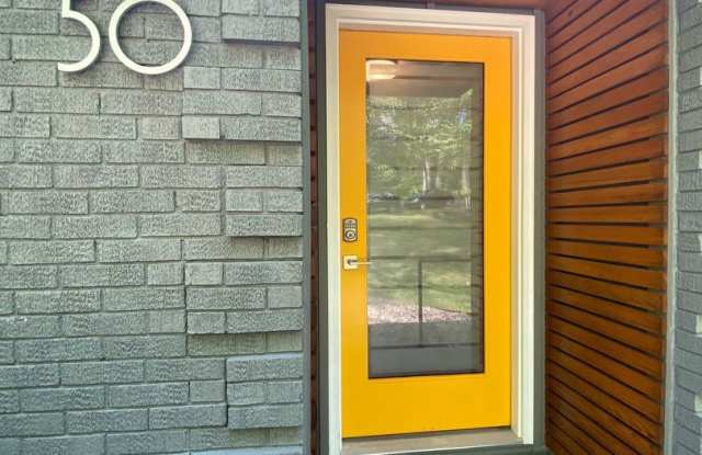 East AVL - Mid Century Modern Beauty in Botany Woods!