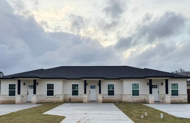 136 Ellis Ln