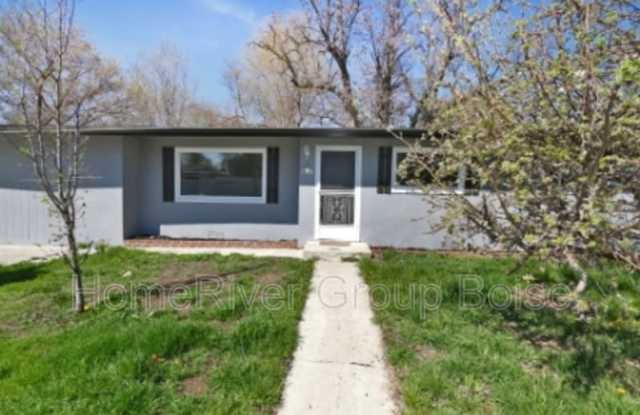 919 N Riviera Dr
