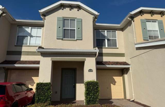 Well-kept 3/2.5 with 1 Car Garage Townhouse in Avalon Park area!