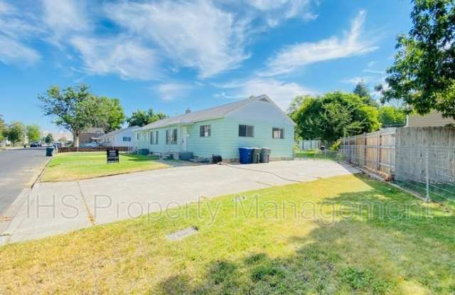 502 Delafield Ave