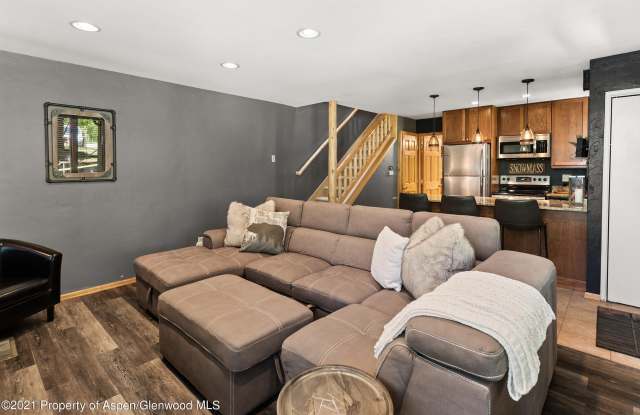 135 Carriage Way unit: 10