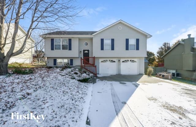 1615 West Pelham Path - 1615 West Pelham Path, Raymore, MO 64083