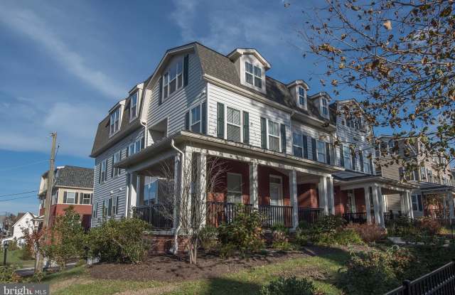 883 OLD LANCASTER ROAD