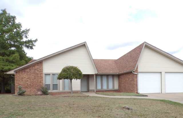 Large bedrooms, located on West side of town