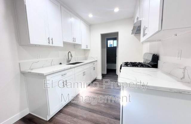 728 S Indiana St