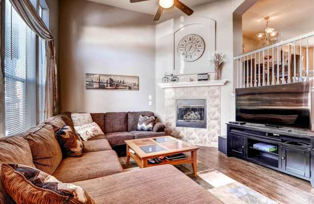 Evolve Real Estate: Stunning Townhome in the Meadows: 3 bdr + Office + Attached Garage + Front Yard! AVAILABLE IMMEDIATELY - 3943 Nordland Trail, Castle Rock, CO 80109