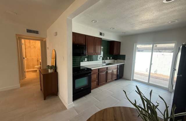 Beautiful 2 Bed/2 Bath near Old Town Scottsdale!