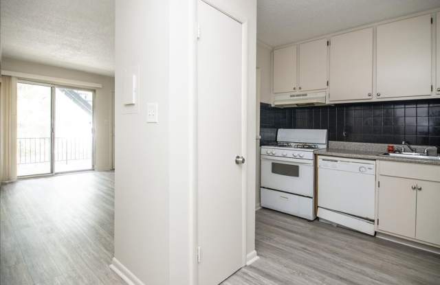 Newly Updated 1/1 Condo 1 Mile From Downtown Decatur!