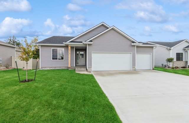 PRIVATE BACKYARD!! 4 Bedroom, 3 Bath Home in Ankeny