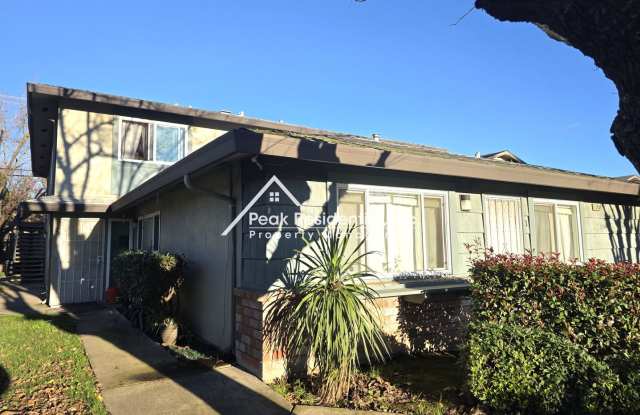 Updated 2bd/1ba Foothill Farms Condo with Carport