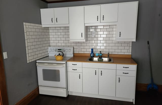Photo of 132 W 12th Ave
