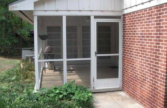 2073 HOLLYWOOD Drive