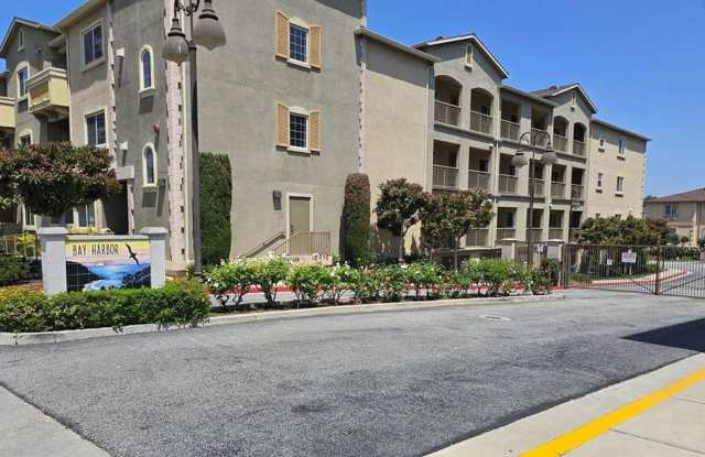 Updated Condo on Top Floor in Harbor City