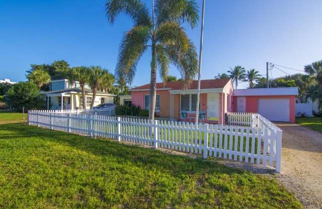 918 E Causeway Boulevard