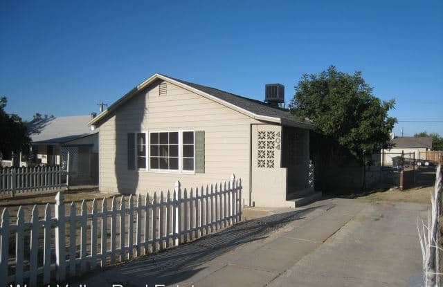 404 Fillmore Street - 404 Fillmore Street, Ford City, CA 93268