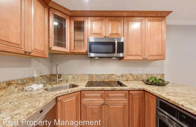 Nice 2 Bed/2 Full Bath Close to downtown