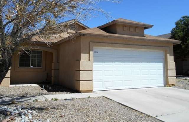 3 Bedroom Home Near Unser and McMahon NW