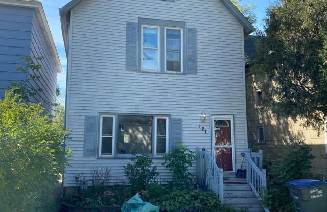 AVAILABLE April! - 4 Bed, 2 Bath Bright  Spacious Home