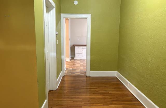 2742 Grand Ave S Unit 1