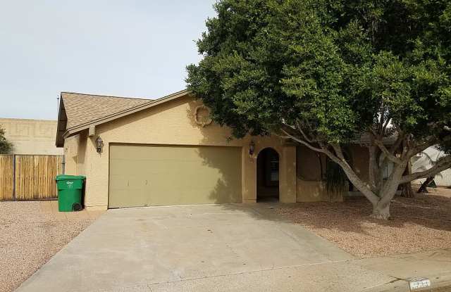 1720 E Isabella Avenue