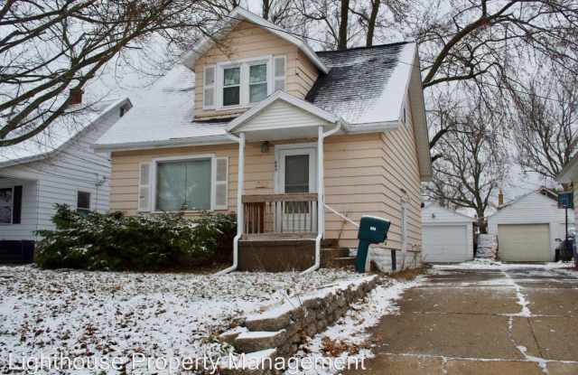 609 Woodridge St NE - 609 Woodridge Street Northeast, Grand Rapids, MI 49505