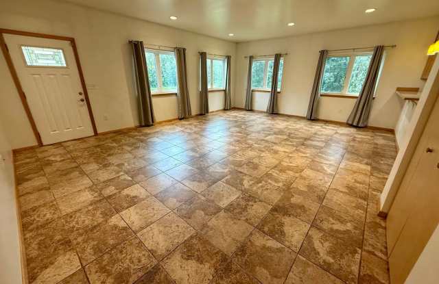 Chateau Court - 2175