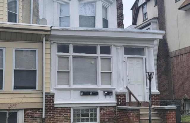 Photo of 6149 W COLUMBIA Avenue unit: 3Rd Fl