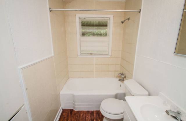 Nice 3BR/1BA House Near Downtown