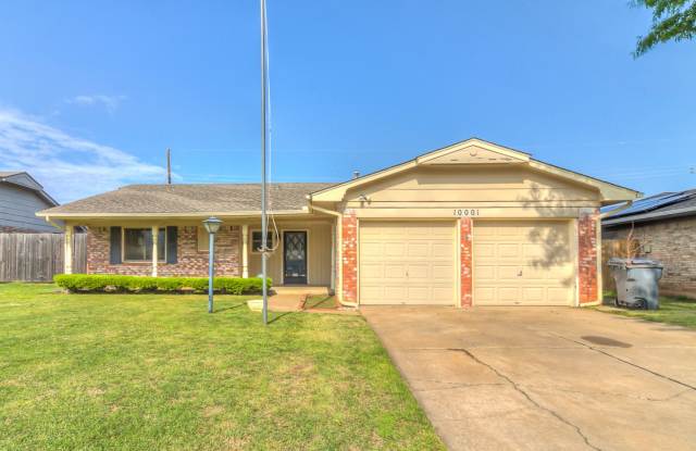 Beautiful 3 bed home in the Village - 10001 Essex Avenue, The Village, OK 73120
