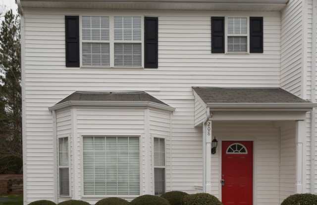 Beautiful End Unit Townhome in a Great Cary Location - 208 Pointe Crest Court, Cary, NC 27513