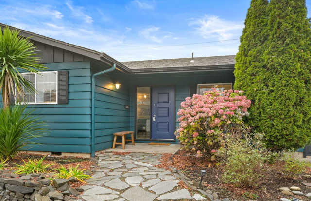 Beautifully updated 3 bedroom, 1 bath house in Eugene!