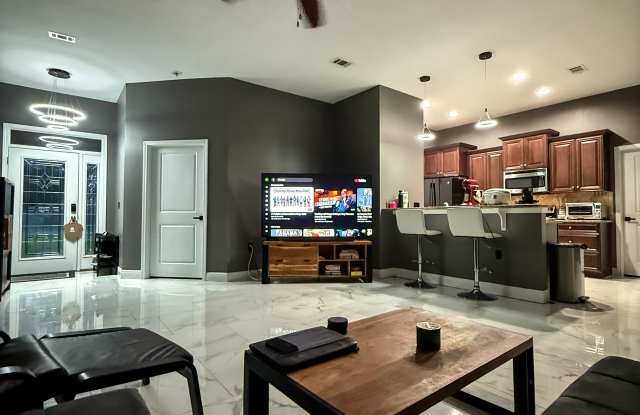 468 West College Boulevard