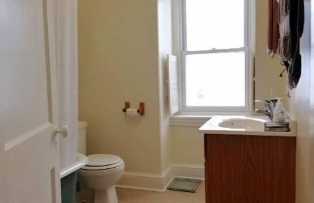 421 North Walnut Street3rd floor apt