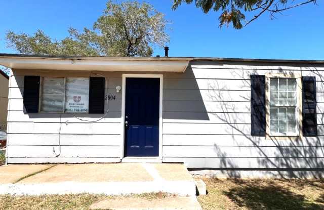 Photo of 2804 Cornell St