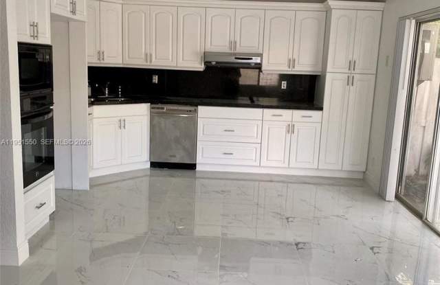 11301 Rockinghorse Road, Cooper City, FL 33027