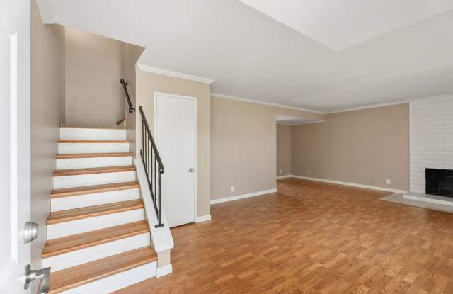 4 bedroom home in Tustin