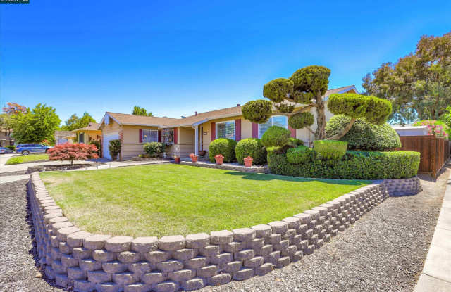 749 Santa Susanna Ct