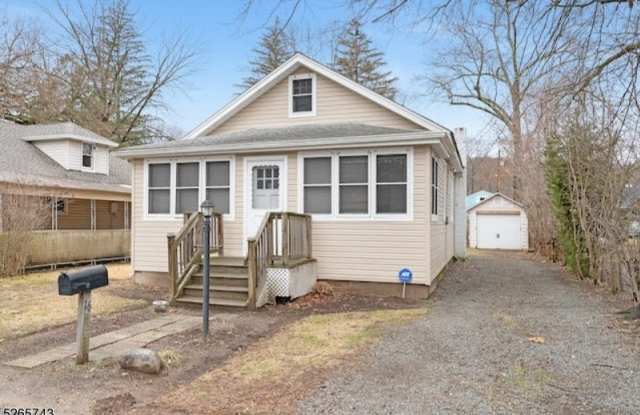 16 Lakeview Ter - 16 Lakeview Terrace, Oakland, NJ 07436