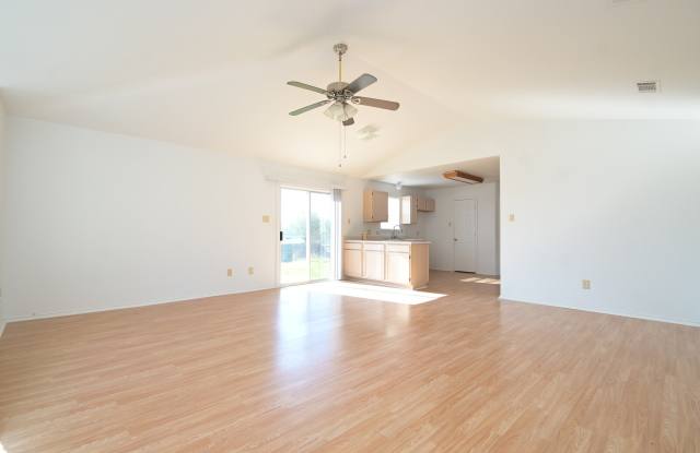 716 Lago Vista Drive