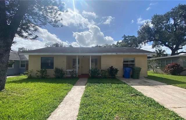 Photo of Spacious 3/2 home available now, and conveniently located near downtown and Manatee Hospital
