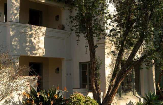 1208 S La Jolla Ave