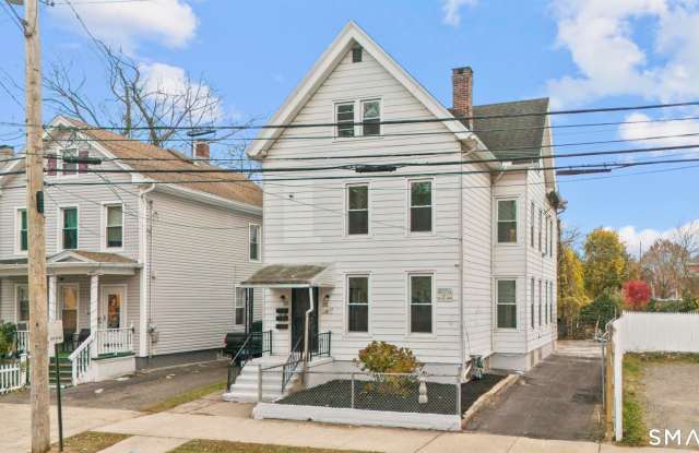 32 Lamberton Street unit: 3