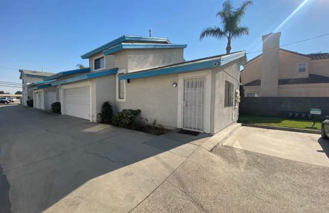 Spacious End Unit: 3 Bedroom Townhouse in Cypress Ready for Move in ASAP!