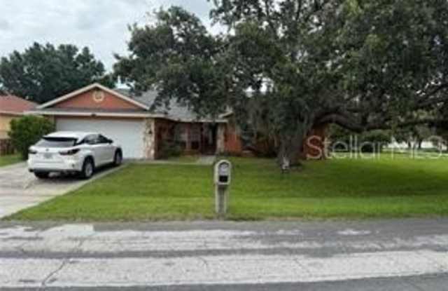 925 DERBYSHIRE DRIVE