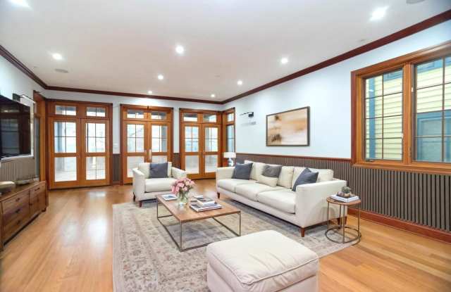 1745 W Cornelia Avenue