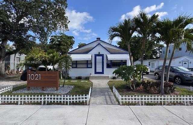 Photo of 1021 NE 33rd St