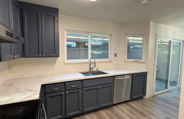 Well Appointed 3 Bedroom 2.5 Bath Townhome in Perfect Campbell Location!