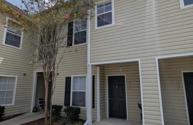 2 Bedroom / 2.5 Bathroom Townhome – Magnolia Place